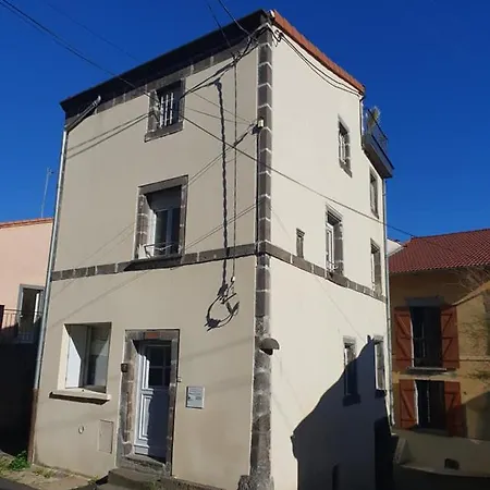 Charmante Maison De Bourg 4 Pers. Avec Terrasse Volvic